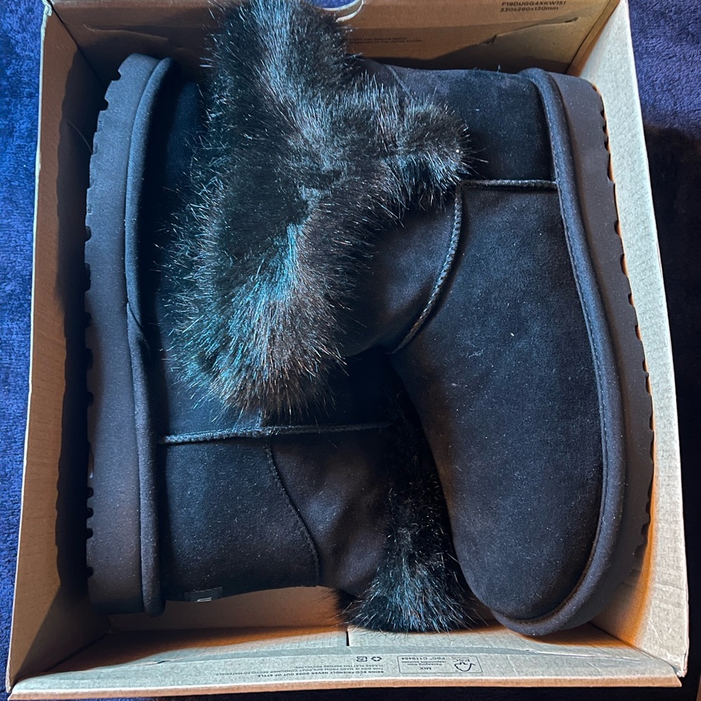 Black Ugg boots